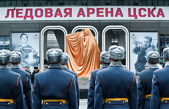 Прошло торжественное открытие памятника Тарасову