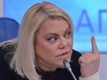 «Говорите — своих не бросаем?!»: Яна Поплавская разоблачает «культурную шизофрению» в российском кино