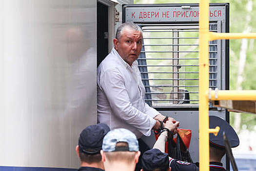 Суд отменил обвинительный приговор экс-замглавы управления "К" ФСБ Фролову