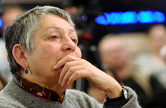 АСТ приостановило выплаты Улицкой после ее признаний по поводу поддержки Украины