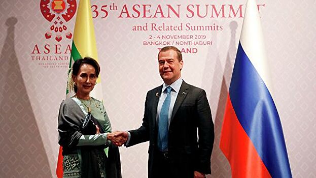 Медведев провел встречу с главой МИД Мьянмы