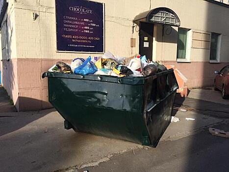 Мусорный контейнер больше не мешает жителям дома на улице Островитянова
