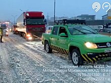 Десять экипажей ЦОДД привлекли к буксированию застрявших на дорогах грузовиков