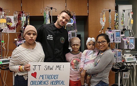 Джастин Тимберлейк посетил детскую больницу в Техасе и привел в восторг маленьких пациентов