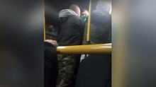 В Воронеже пьяный мужчина с ножом накинулся на пассажиров автобуса