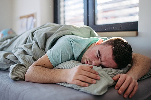 Как сон на животе может навредить здоровью