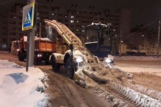 Более двухсот снегоуборочных машин расчищали улицы Воронежа