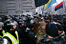 При столкновениях у Октябрьского дворца в Киеве пострадали десятки правоохранителей