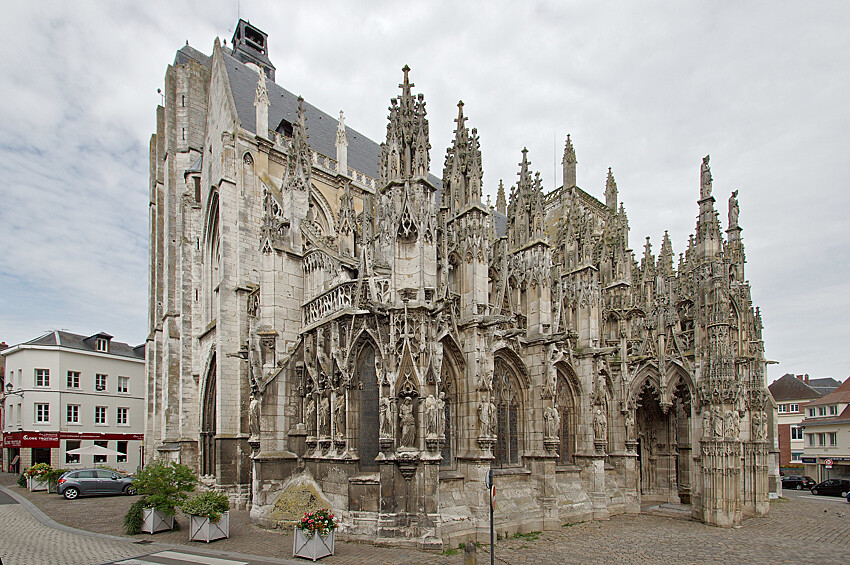 Церковь Нотр-Дам в Лувье, Франция.