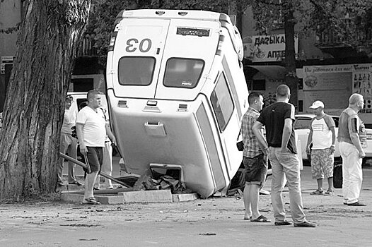 Автолюбителей в столице Киргизии  призвали уступать дорогу "скорым"