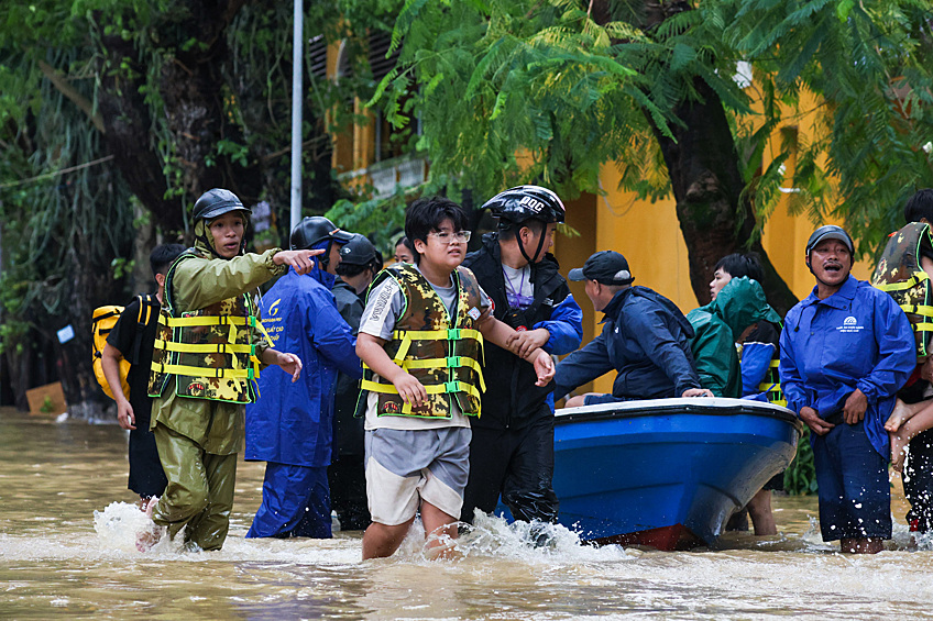 Эвакуация населения в городе Хойане