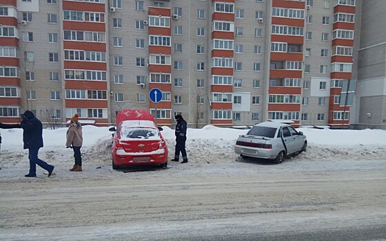 В ДТП в Песочне пострадали два человека