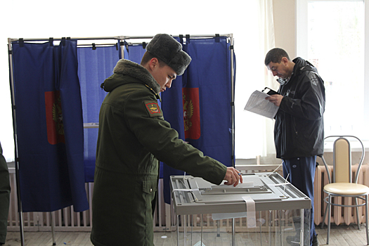 Военнослужащие научной роты Военной академии связи в Петербурге проявили ответственность и активность на выборах Президента России