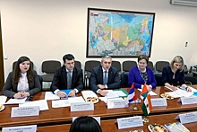Губернатор Тюменской области Моор встретился с послом Индии в России