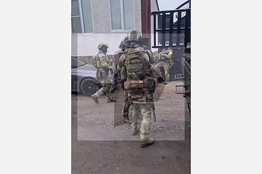 Задержание со стрельбой двух связанных с боевиками ИГ россиян попало на видео