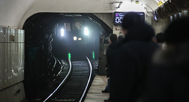 Тысячи шпал заменят в метро