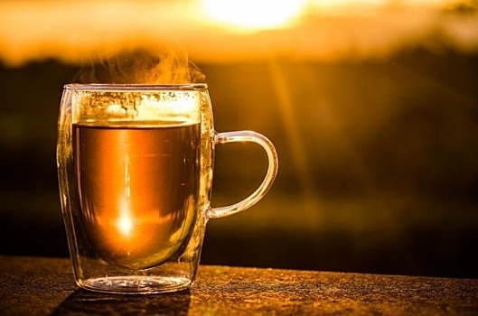 Учёные нашли связь горячего чая с опасным заболеванием