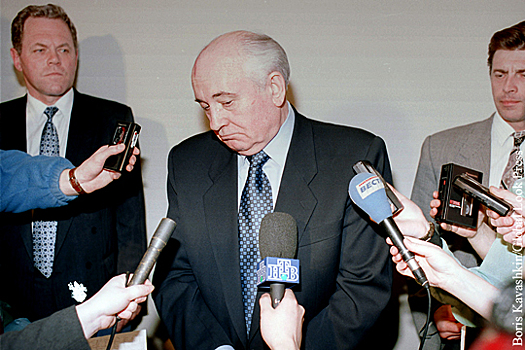 Разгром СССР Горбачев проводил в темпе драп-марша