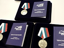 Волгоградцам вручили медали «Отец солдата»