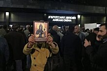 «В отставку премьера!»: В Тбилиси протестуют