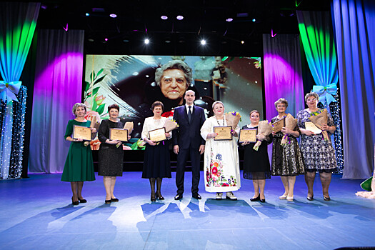 Денис Паслер наградил победительниц ежегодного конкурса «Женщина Оренбуржья»