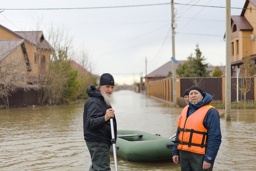 Как в Оренбуржье церковь стала островком спасения для пострадавших от наводнения