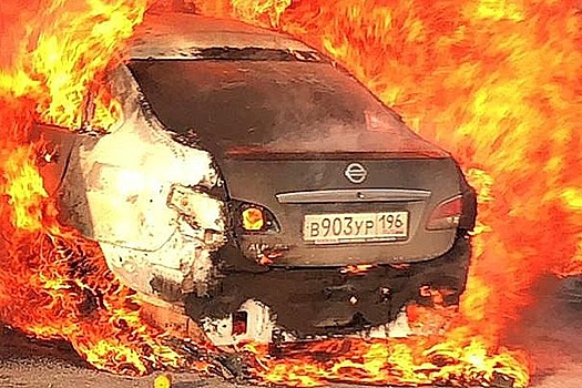 В Екатеринбурге на Объездной дороге вспыхнула газель с газовым баллоном