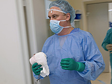 «Нашим детям лечь и умирать?» В России уволили спасшего сотни детей врача Каабака. Что будет с его пациентами?