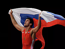 Борцу на свадьбе прислали пикантные видео невесты