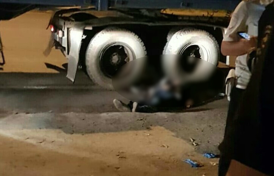 «Да что ж за сезон такой?!»: на юге Волгограда байкер погиб под колесами КАМАЗа