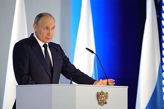 Путин анонсировал введение единого базового оклада для медработников