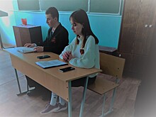 «Несокрушимая и легендарная» в песнях и маршах