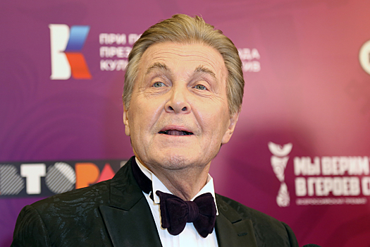 83-летний певец Лев Лещенко встал на защиту новогодних голубых огоньков на ТВ