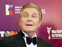 83-летний певец Лев Лещенко встал на защиту новогодних голубых огоньков на ТВ