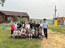 Полицейские и общественники провели для детей и взрослых Дальнегорска Приморского края утреннюю «Зарядку со стражем порядке»