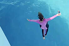 Мэрайя Кэри отметила 54-летие прыжком в океан