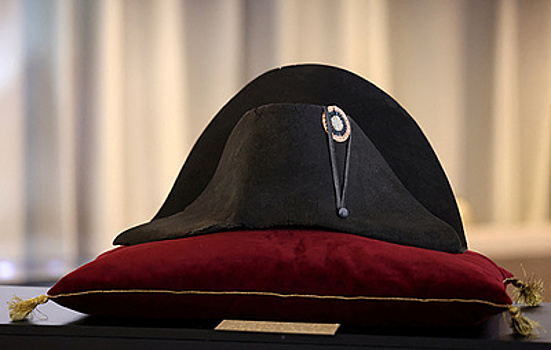 Шляпу Наполеона продали на аукционе за рекордные почти €2 млн