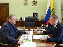 Денис Соболев проинформировал Олега Мельниченко о работе депутатов гордумы Пензы в 2024-2025 годах