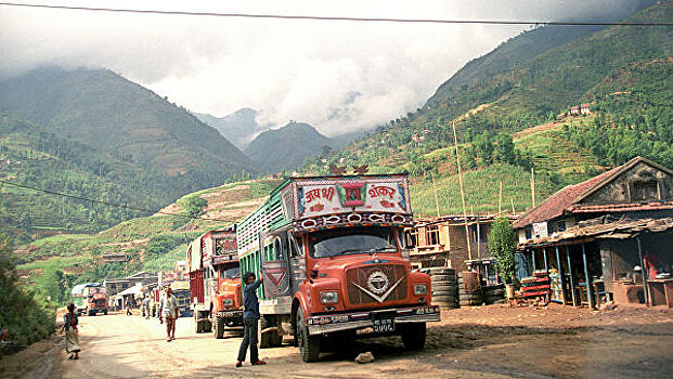 В Непале грузовик с возвращавшимися с похорон людьми упал в пропасть