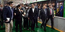 Садыр Жапаров посетил завод по производству автобусов в Китае
