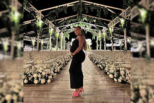 Беременная Серена Уильямс поделилась новыми снимками с округлившимся животом