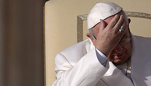 Папа Римский призвал молиться за родителей Чарли Гарда