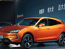 Huawei начала продавать электромобили SERES SF5 в своих магазинах в Китае