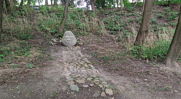 Памятник Анхен из Тарау в Черняховске и великий сказочник Гофман