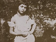 Алиса Лидделл в Стране Чудес: все о главной музе Льюиса Кэрролла