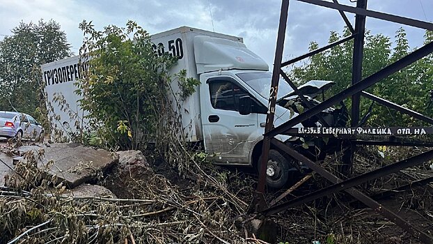 В Кирове водитель "Газели" въехал в опору ЛЭП. Мужчина погиб