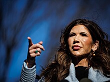 Министра внутренней безопасности призвали отправить в отставку из-за жестких рейдов против мигрантов