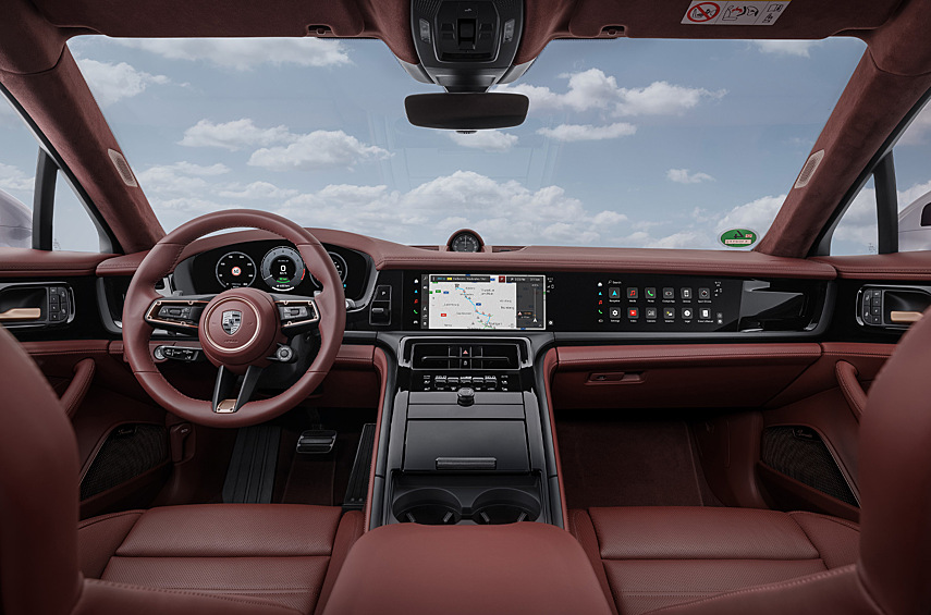 За руль усадили тест-пилота фирмы Ларса Керна, при этом автомобиль отличался от стандартной модификации только каркасом безопасности и «ковшом» для водителя. По мнению Керна, продемонстрировать отличный результат помогли оптимизированная аэродинамика, особые покрышки, перенастроенное шасси и подвеска Active Ride.