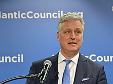 Советник Трампа заявил, что КНР может выкрасть у США вакцину от COVID