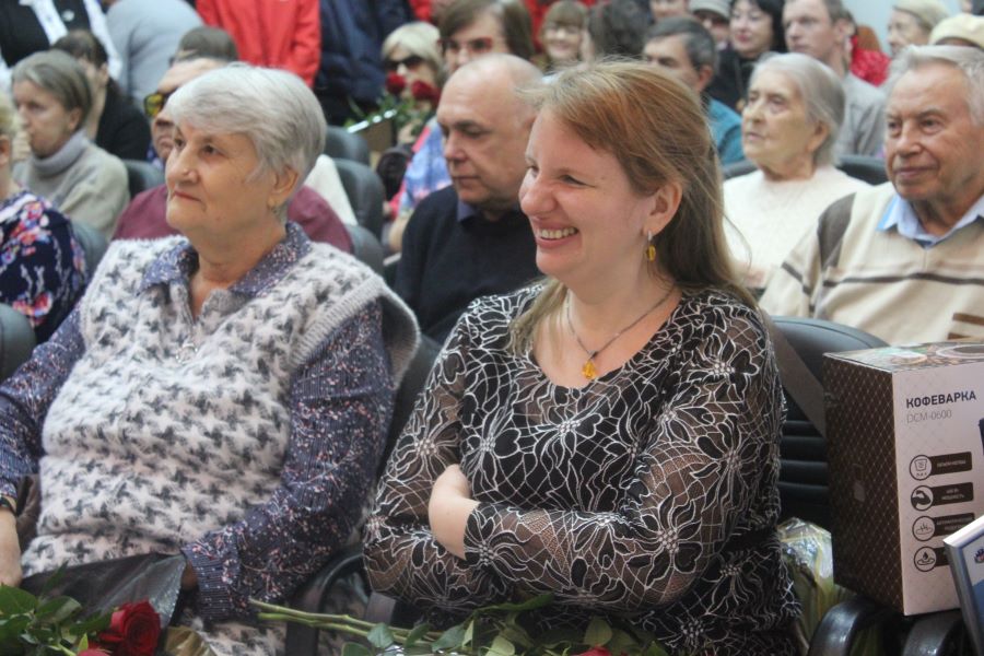 В Курчатовском районе Челябинска состоялся концерт ко Дню инвалида